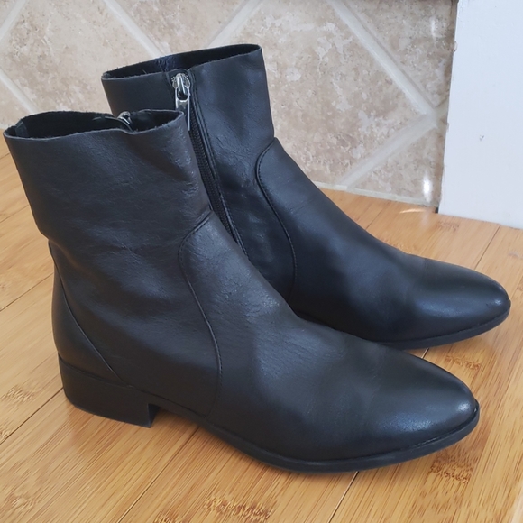 Topshop Shoes - EUC Topshop black leather boots size EU 37 US 6.5